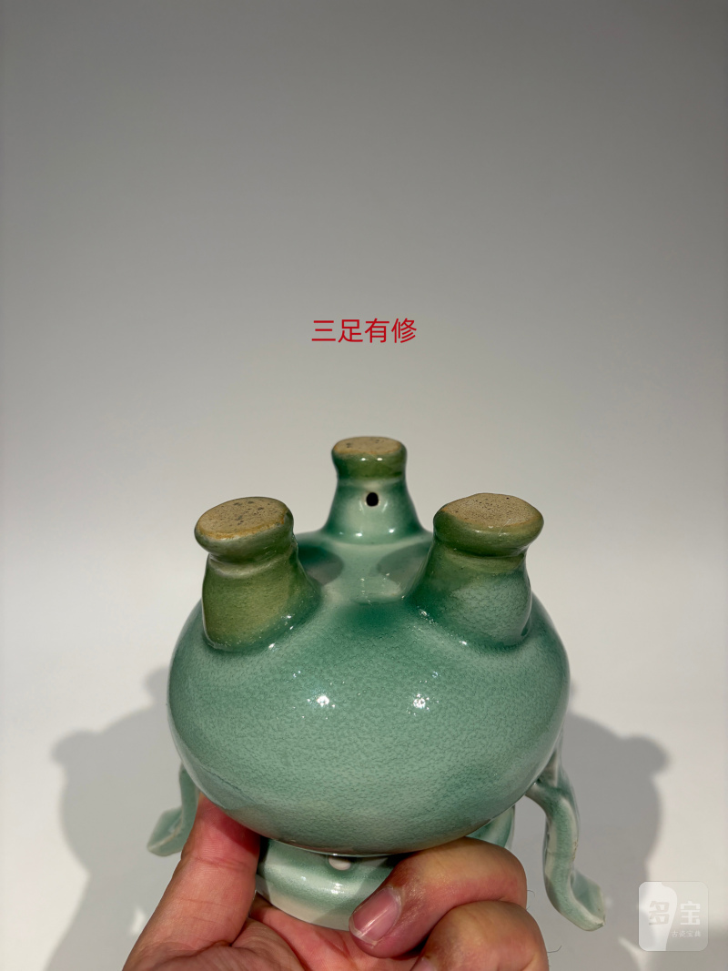 明永乐 翠青釉朝冠耳三足炉 - 图11
